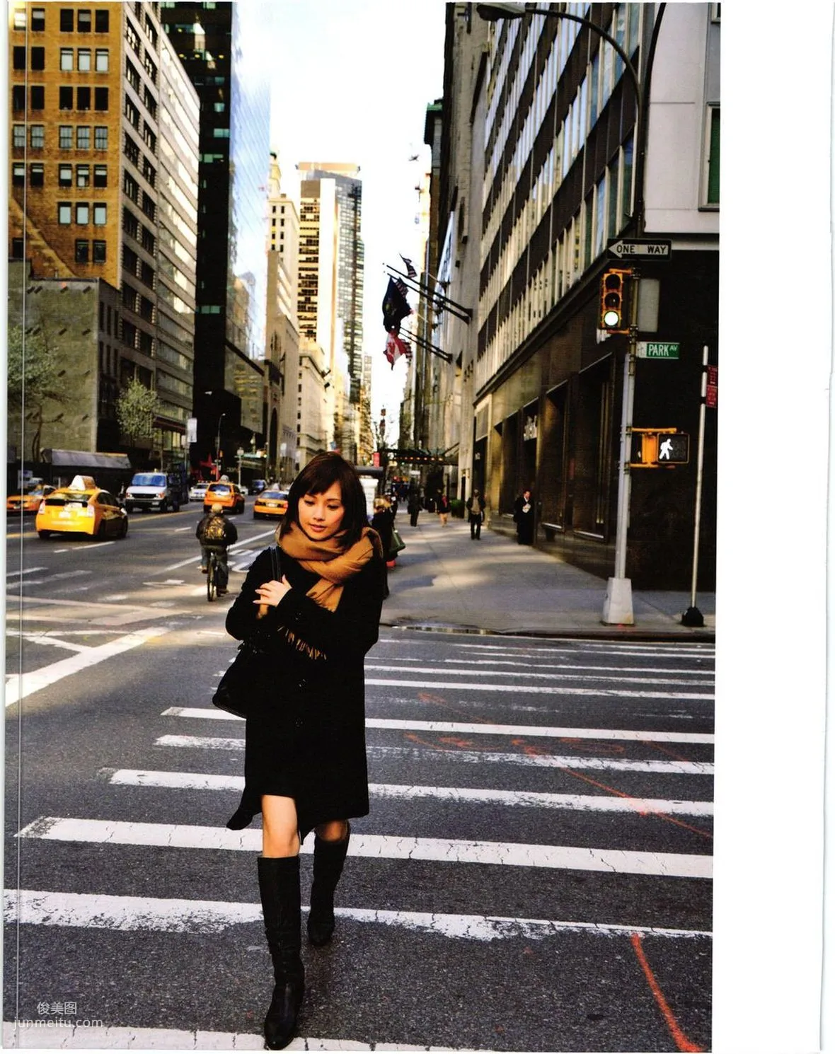 安倍夏美 《Subway》 [PhotoBook] 写真集23