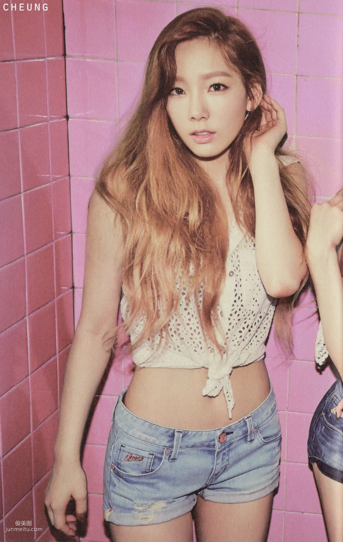 TaeTiSeo 韓國少女時代《HOLLER》[PB寫真集] 3