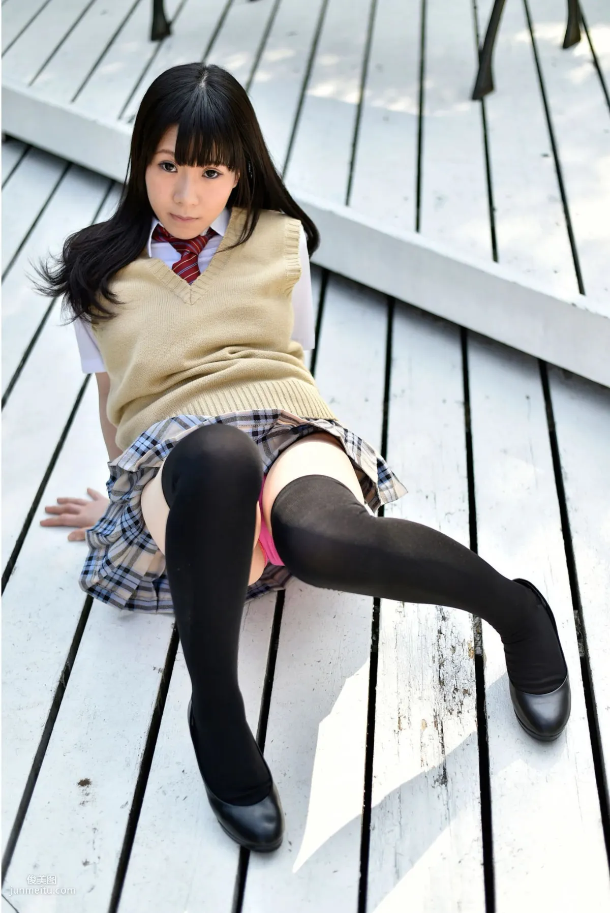 雨宮留菜 《女子校生 萌える絶対領域》 [PB寫真集] 17
