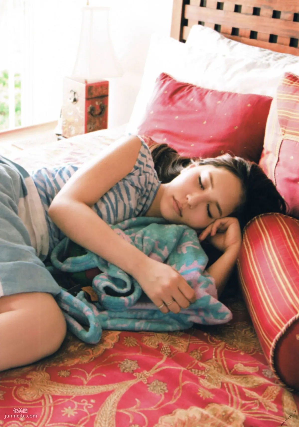 河西智美《灼けた》 [PhotoBook] 寫真集 100