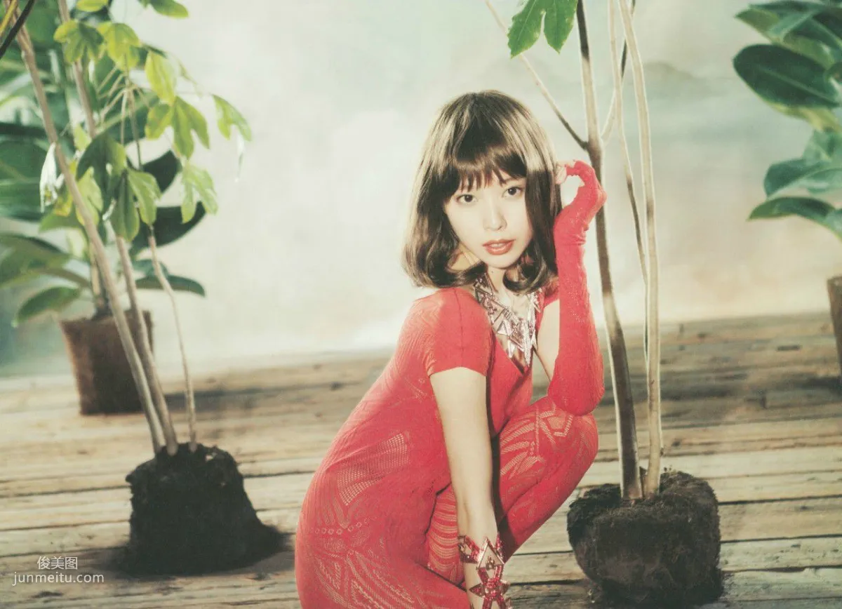 戶田惠梨香 《IQUEEN》 [PhotoBook] 寫真集 14