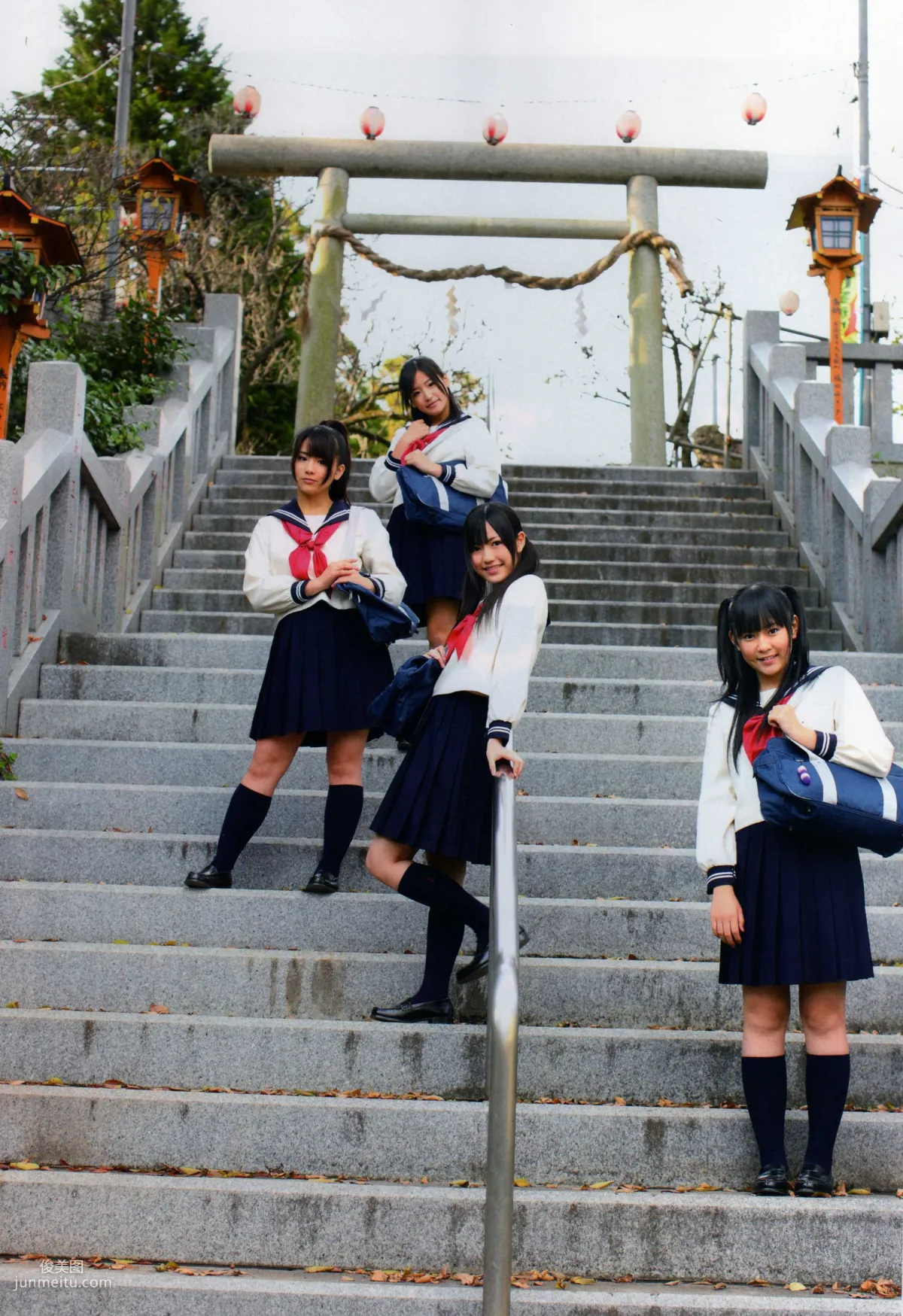 渡り廊下走り隊 《Akkanbe》 [Photo Book] 寫真集 72