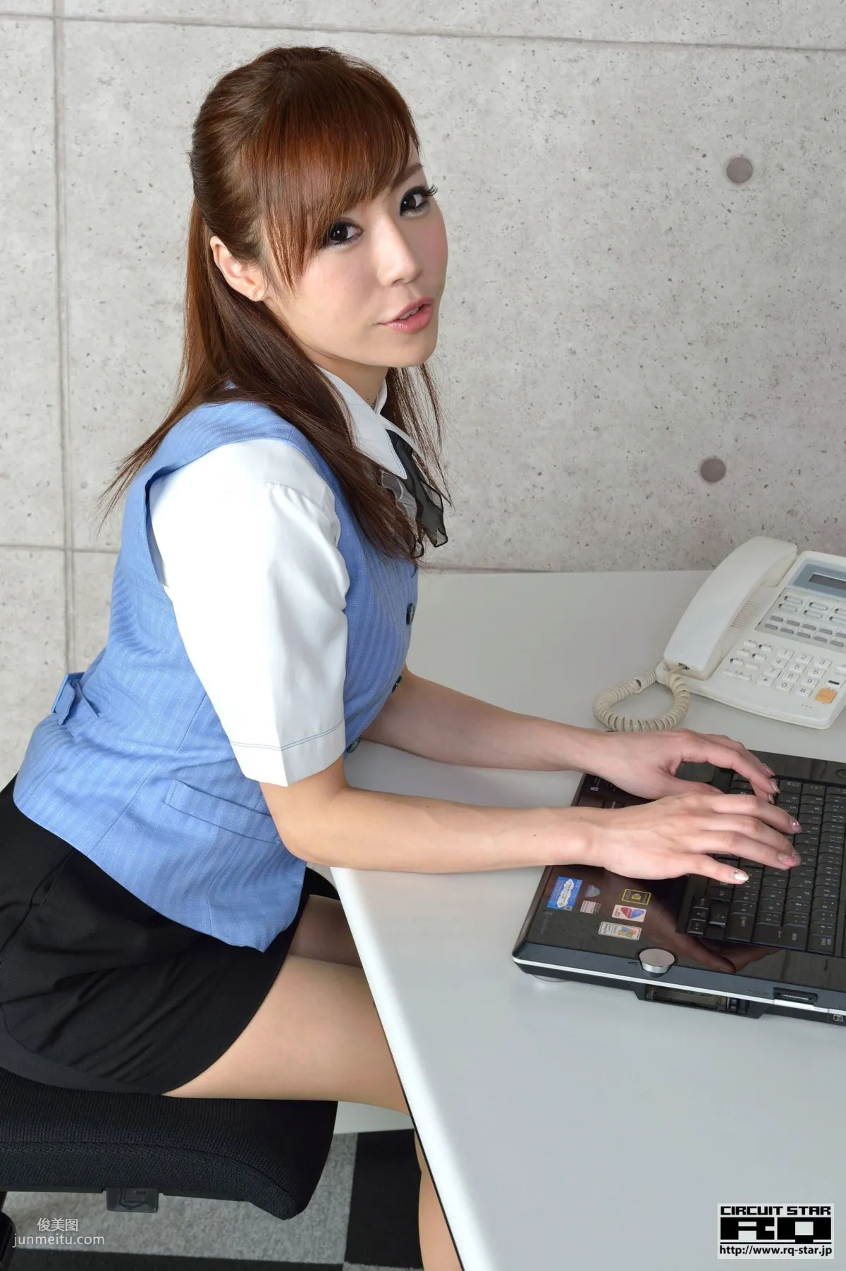 [RQ-STAR] NO.00778 柏木もえ/MOE Office Lady 辦公室女郎 寫真集 26