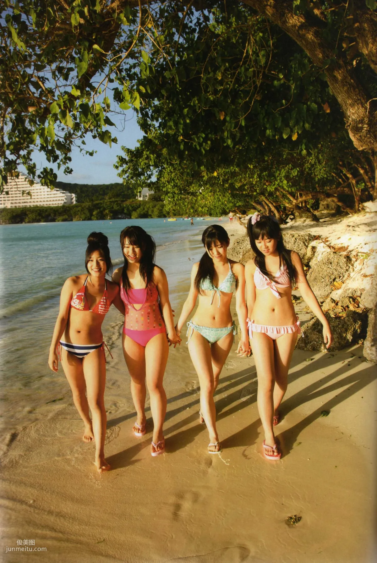 渡り廊下走り隊 《Akkanbe》 [Photo Book] 寫真集 4