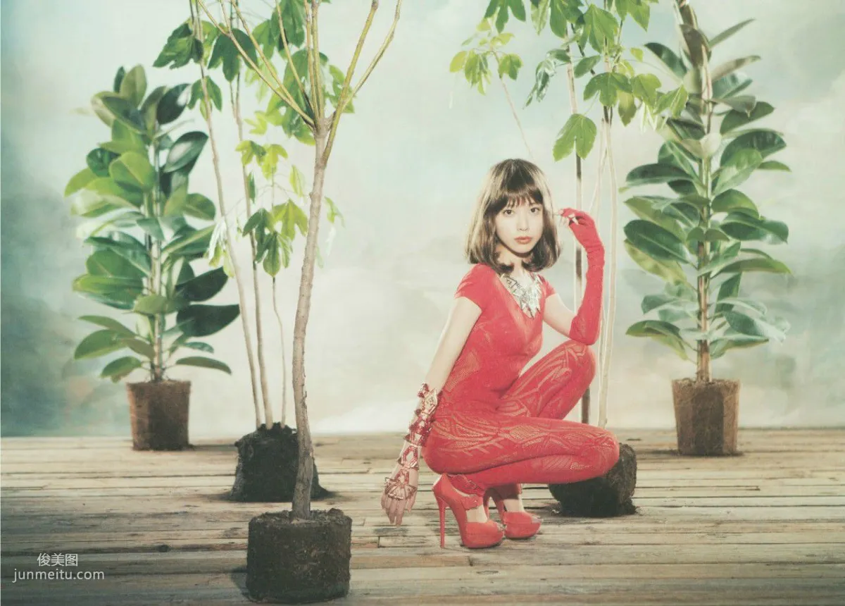 戶田惠梨香 《IQUEEN》 [PhotoBook] 寫真集 9