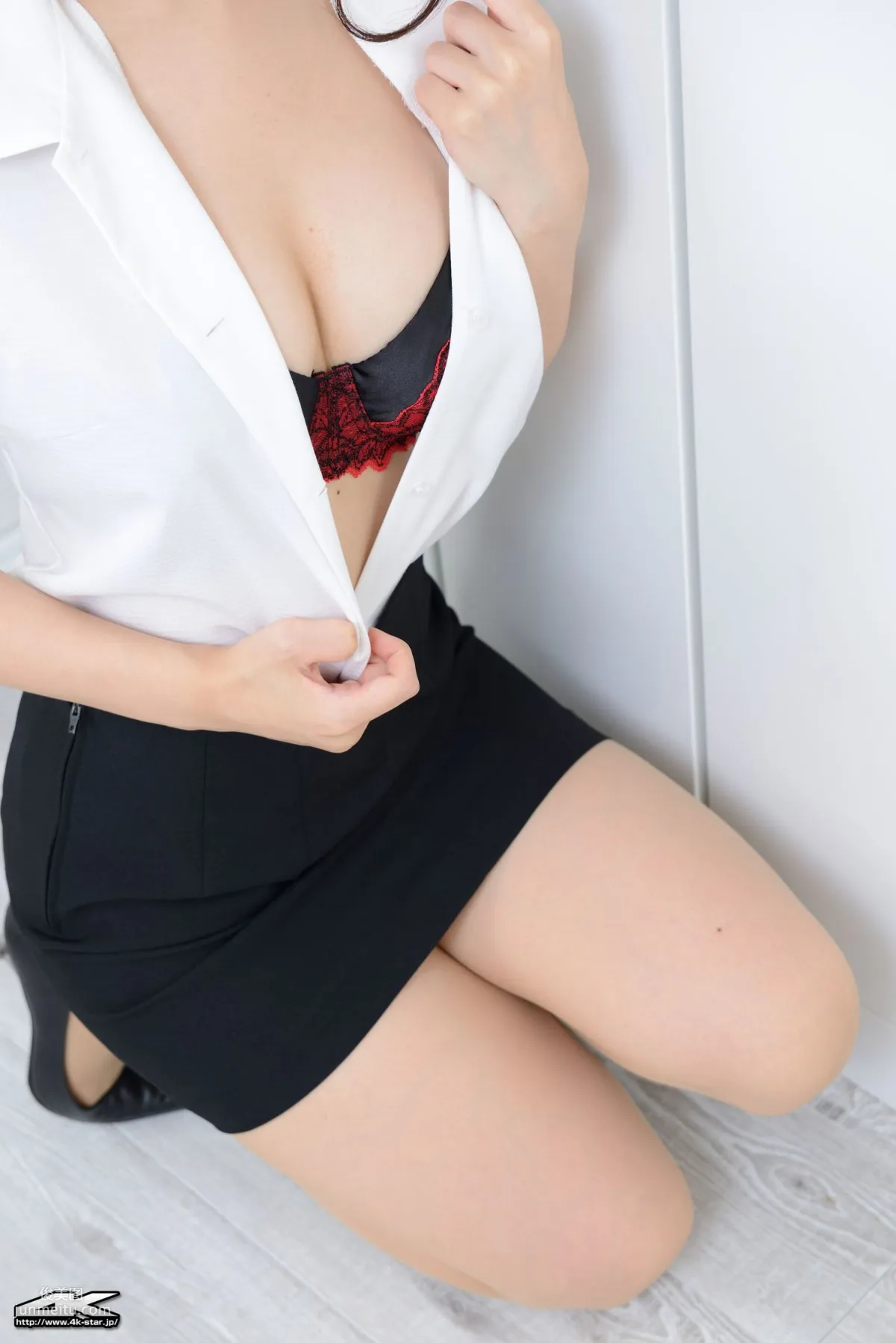 [4K-STAR] NO.00326 鈴川凜/鈴川凜 Office Lady 寫真集 19