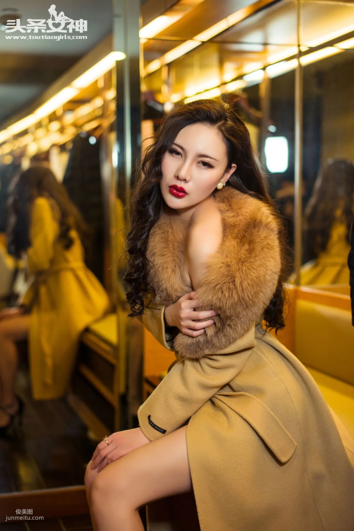 米娅《妖冶美艳OL》 [头条女神] 写真集1