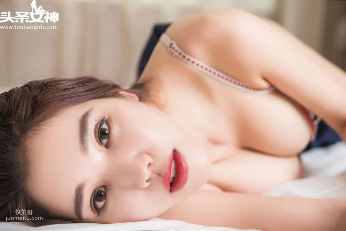 筱妮/妮小妖《草莓牛奶 青春學生妹》 [頭條女神] 寫真集 18