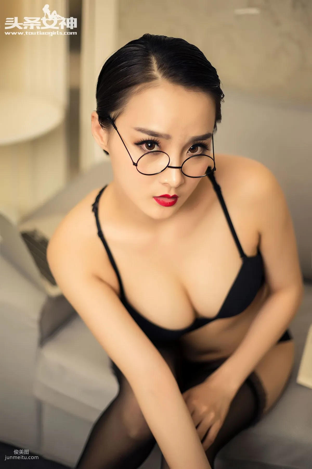 周夕爱《您DE黑丝小秘书》 [头条女神] 写真集3