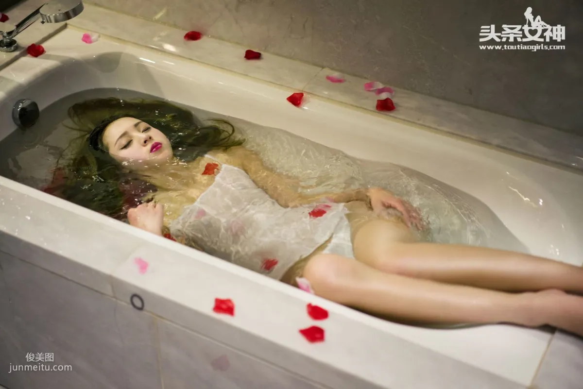 朵朵《凤凰涅槃的叛逆美少女》 [头条女神] 写真集37