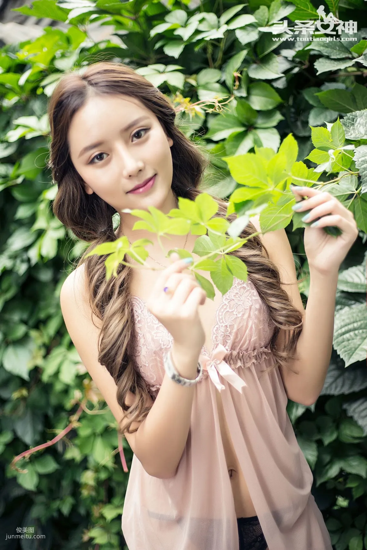彤彤《雪肌美膚阿童木》 [頭條女神] 寫真集 38