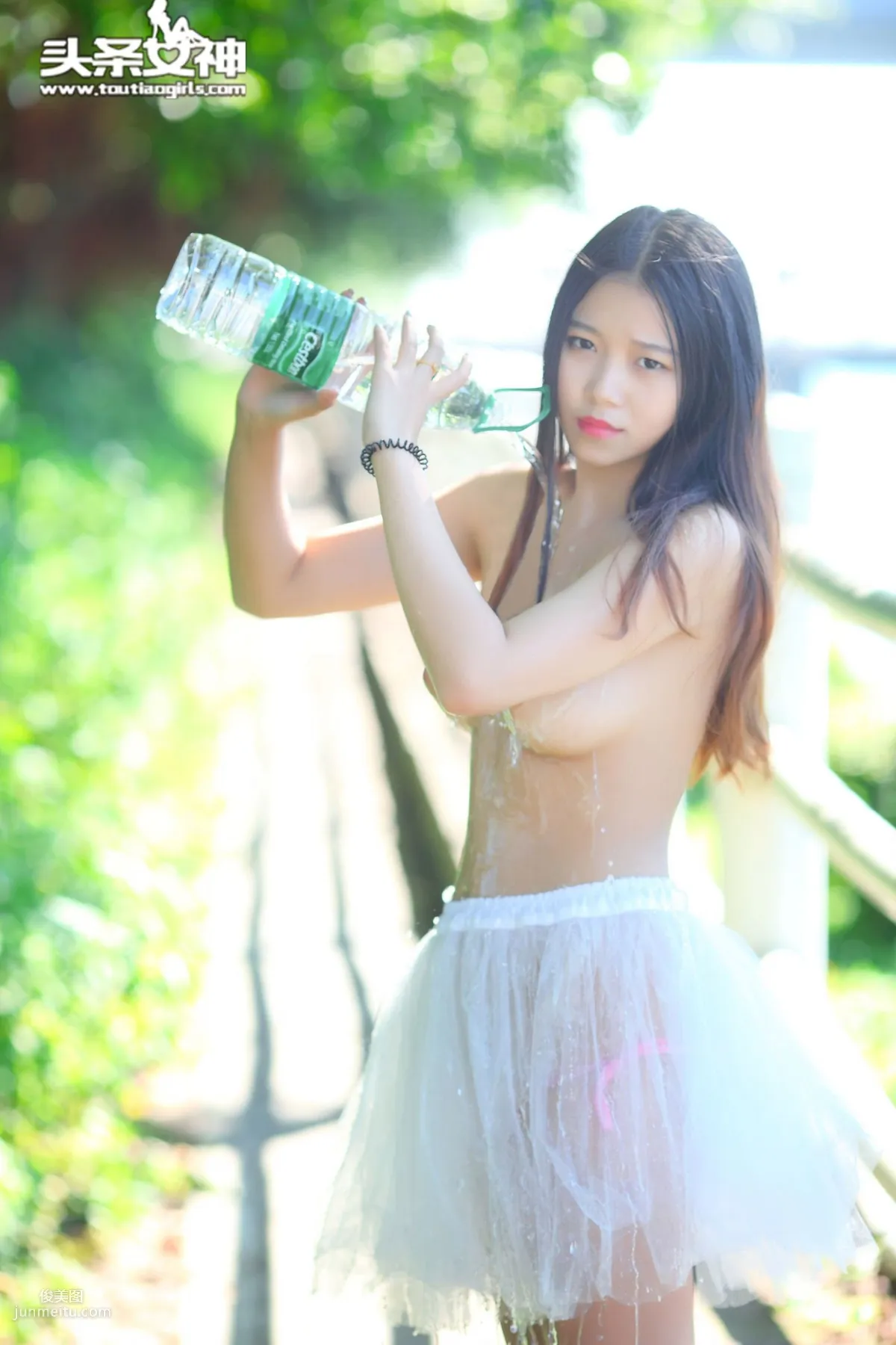 小雨《野外极致露出》 [头条女神] 写真集14