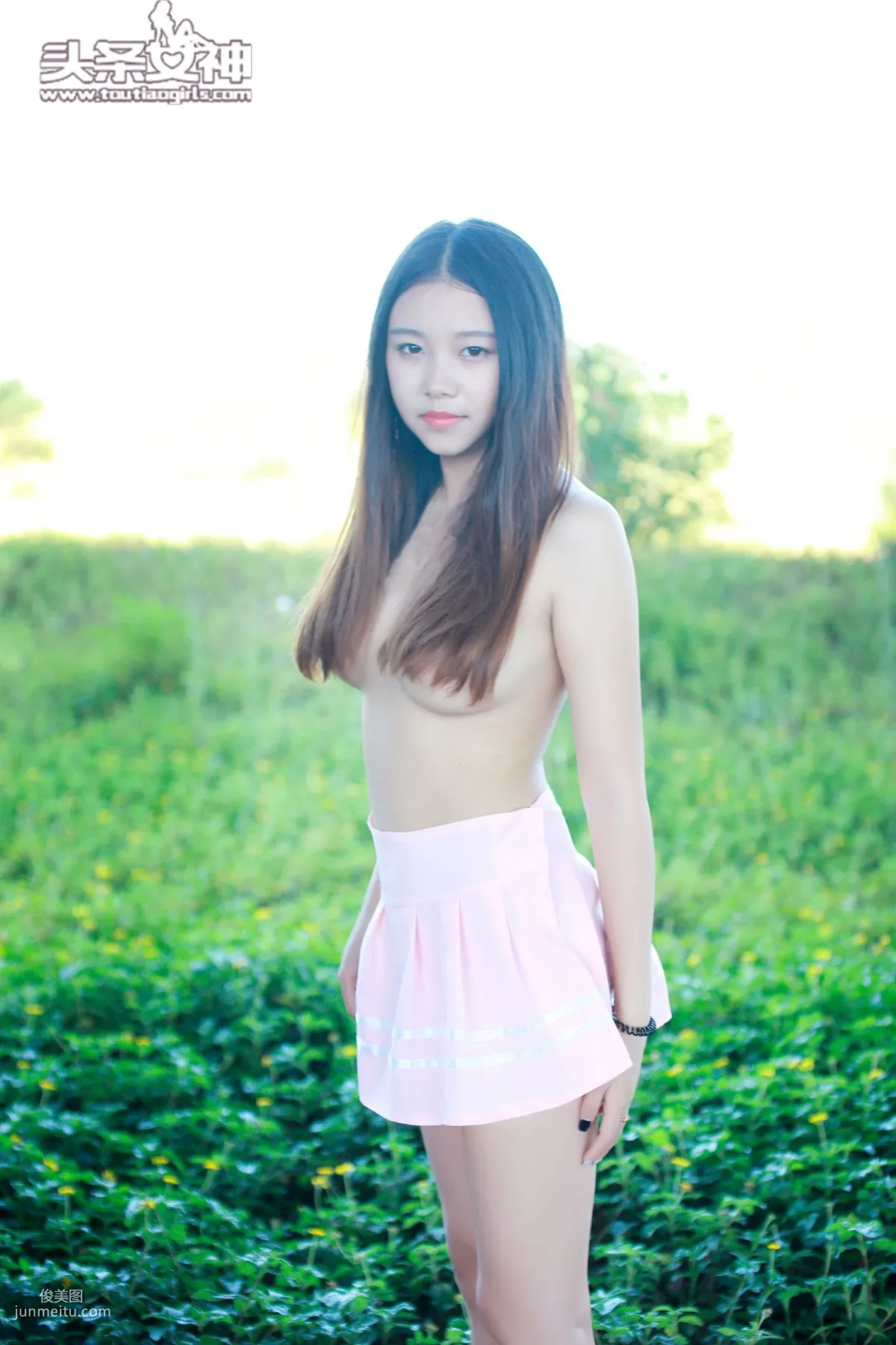 小雨《野外极致露出》 [头条女神] 写真集15