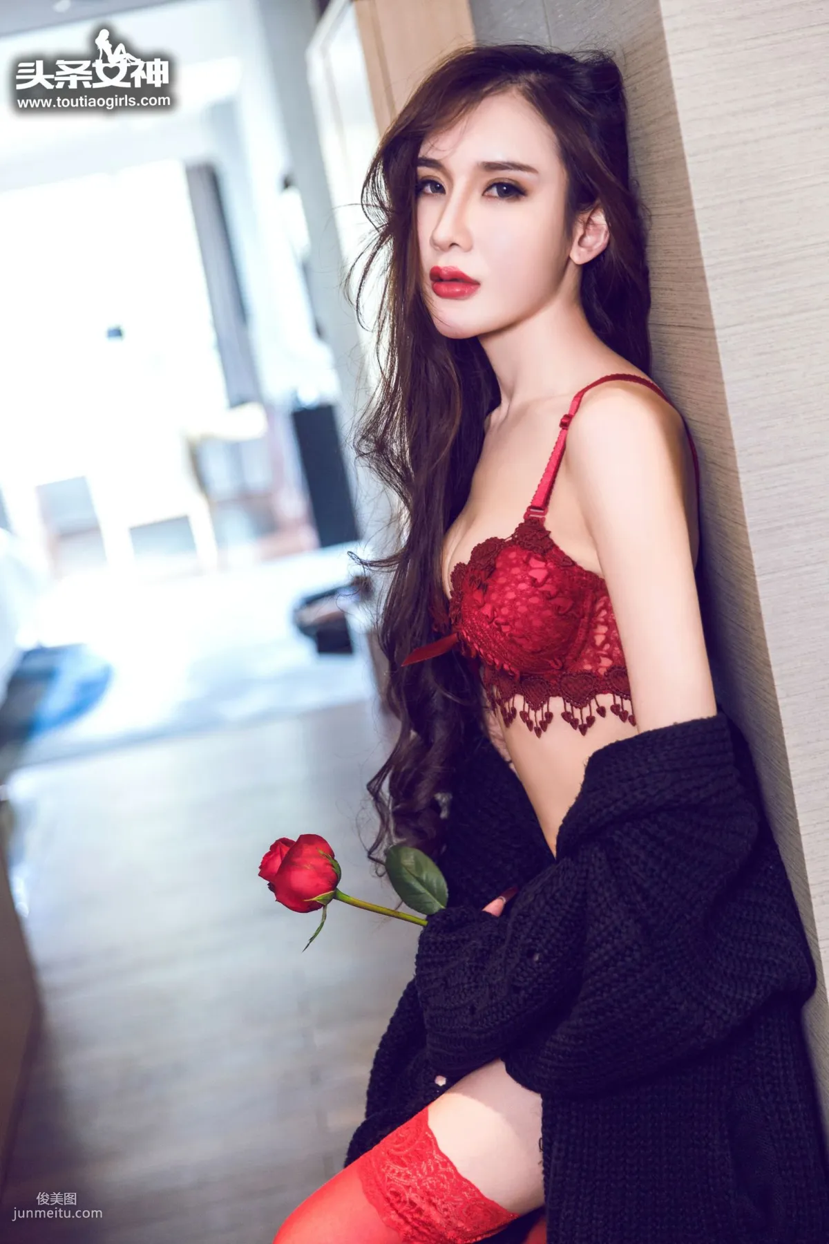 阿依努尔瓦娅《瓦娅的秘密》 [头条女神] 写真集1