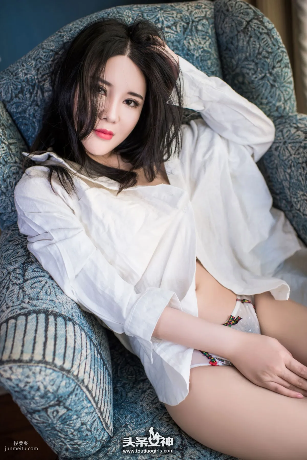Sukki可儿《性感开发 热情白衬衣》 [头条女神] 写真集8