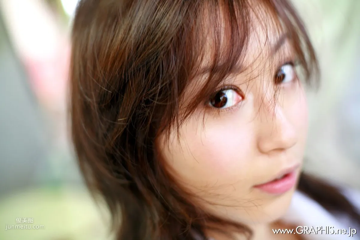 Momo Yoshizawa 吉沢もも [Graphis] First Gravure 初脱ぎ娘 写真集1