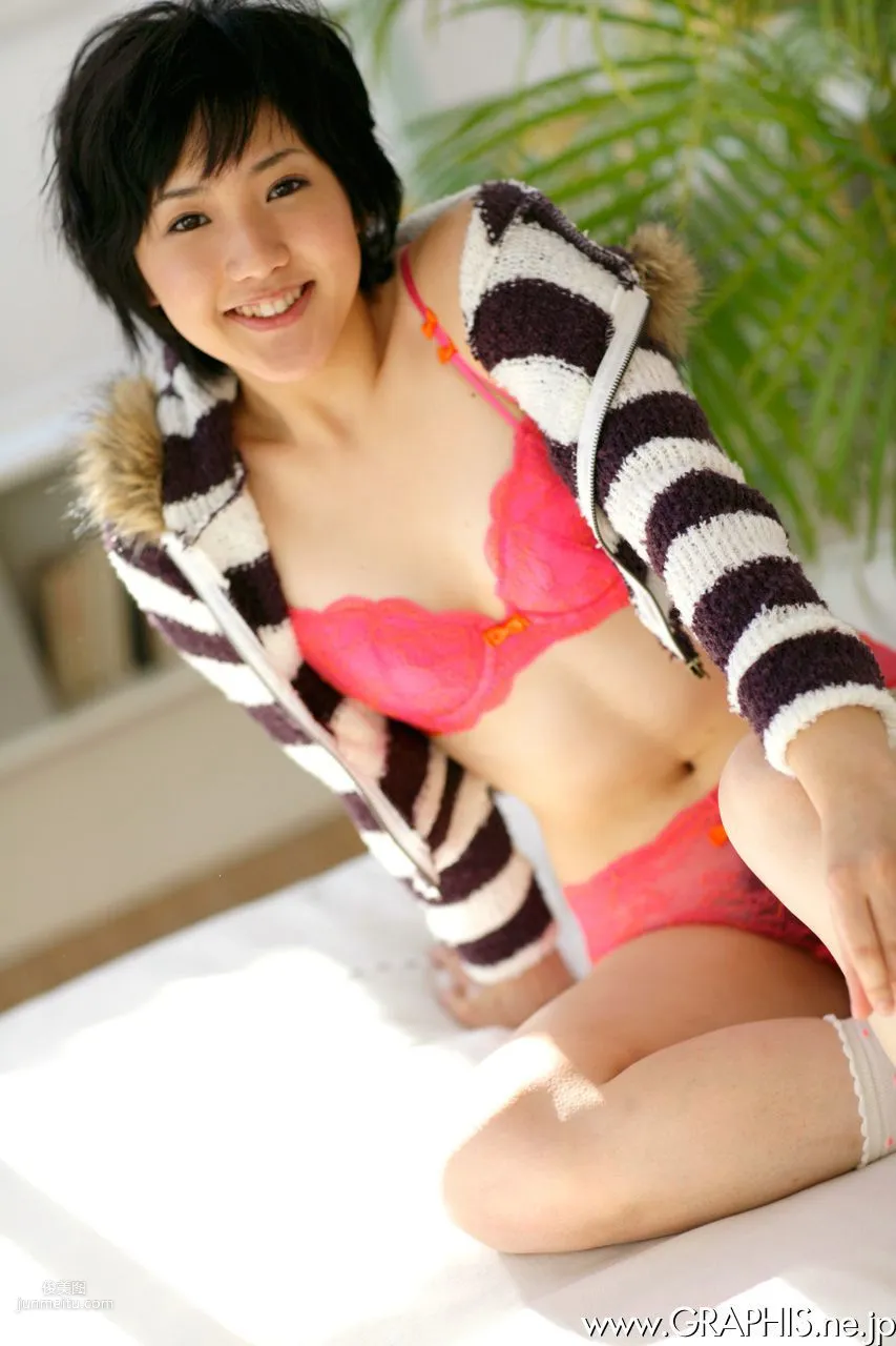 Uran Minami 南優蘭 [Graphis] First Gravure 初脫ぎ娘 寫真集 16