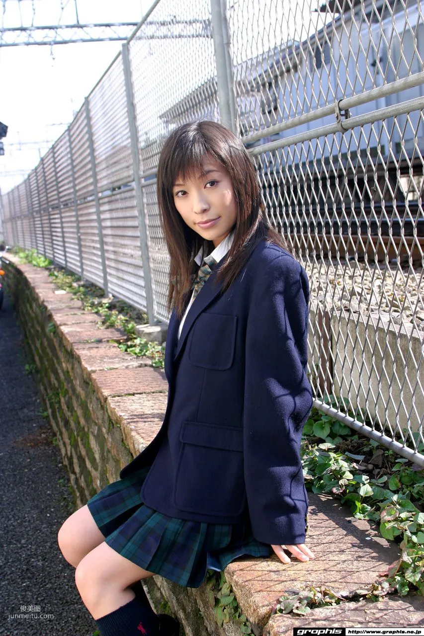 かすみ果穂/佳澄果穗 [Graphis] First Gravure 初脱ぎ娘 写真集1