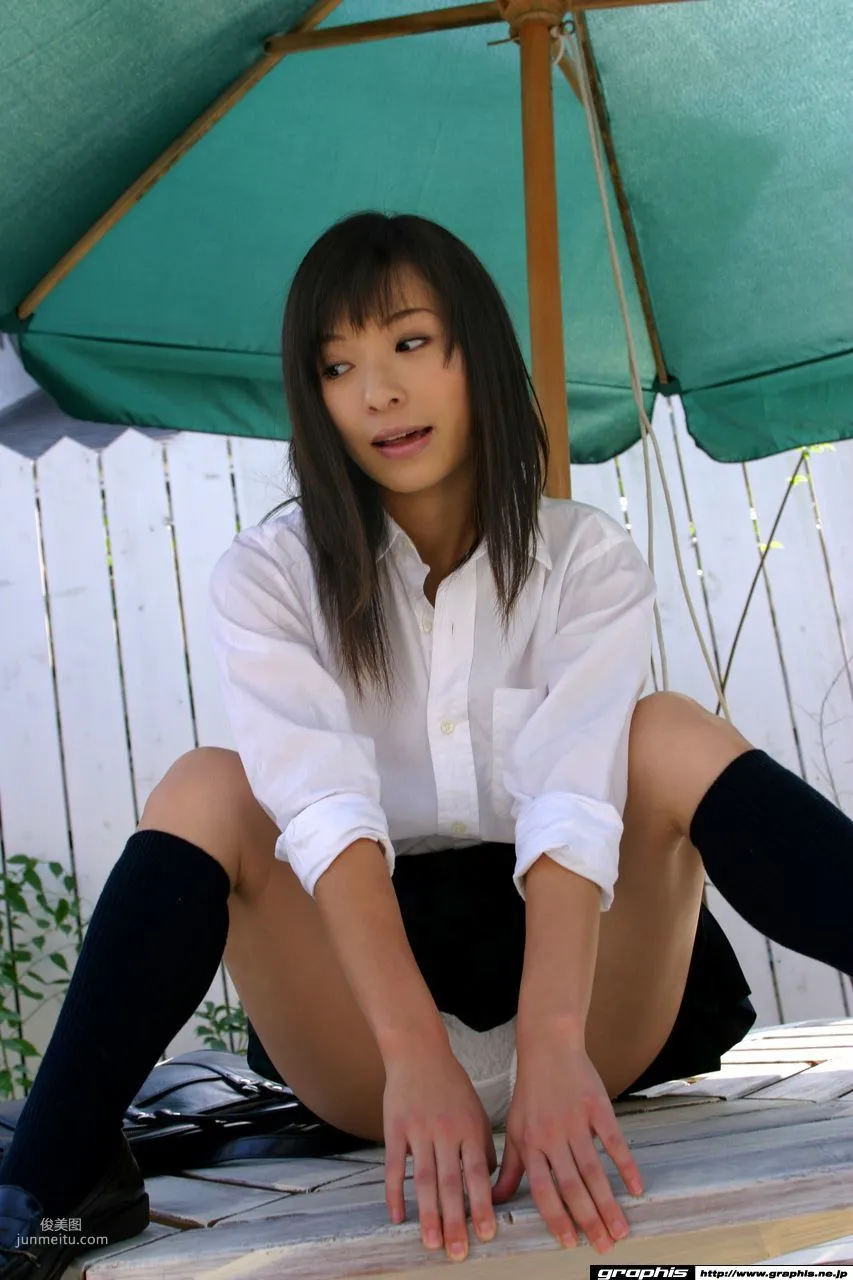 かすみ果穂/佳澄果穗 [Graphis] First Gravure 初脱ぎ娘 写真集4