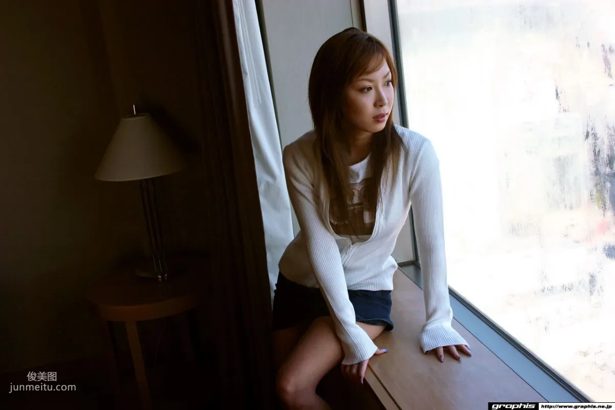 [Graphis] First Gravure 初脱ぎ娘 日向ゆず葉/日向柚子叶 写真集1