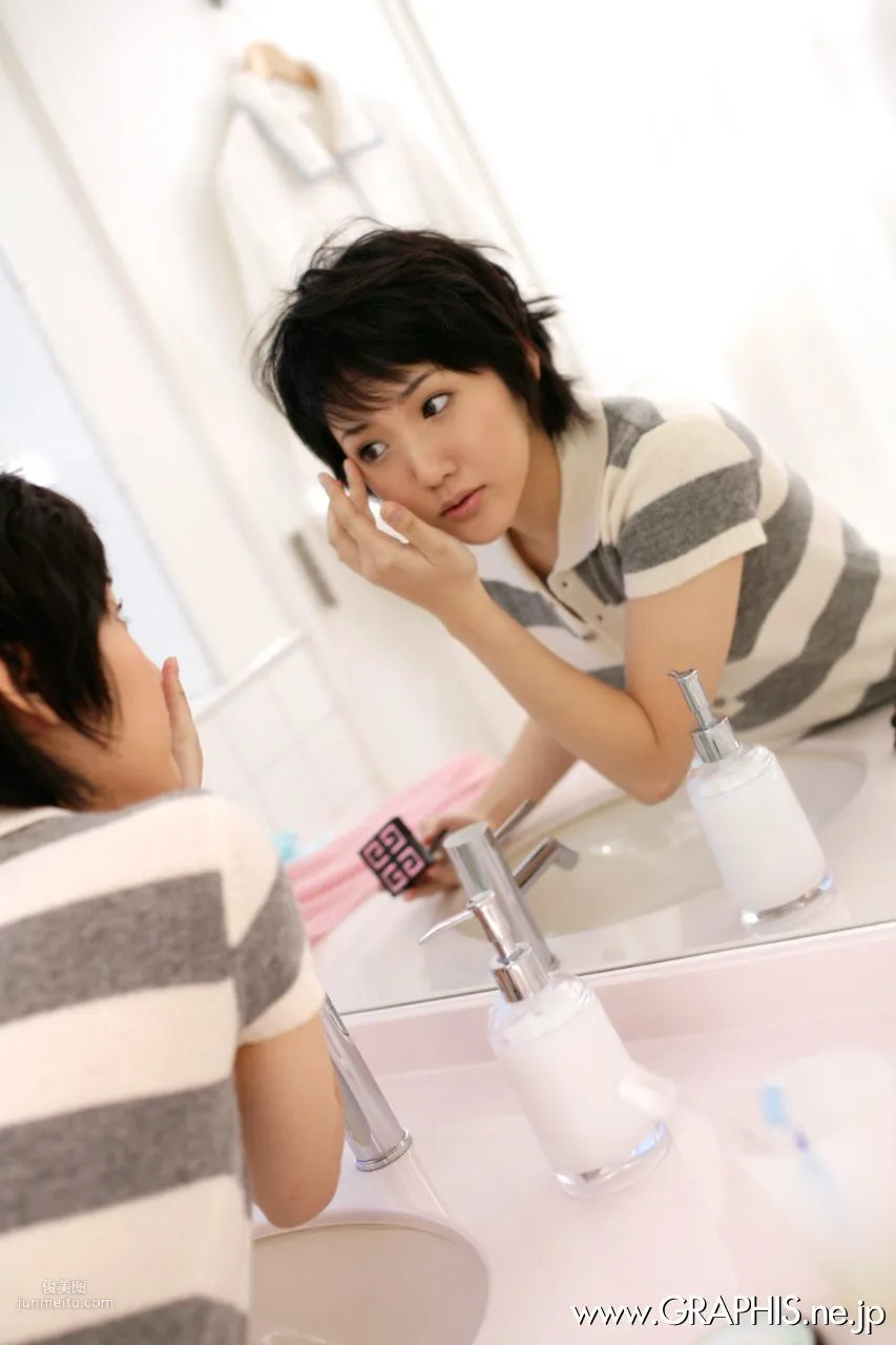 Uran Minami 南優蘭 [Graphis] First Gravure 初脫ぎ娘 寫真集 1