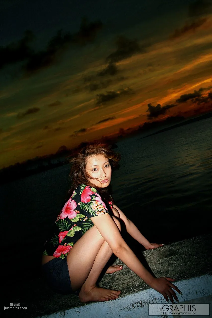 吉崎直緒《Happy Island》 [Graphis] Special Contents 寫真集 4