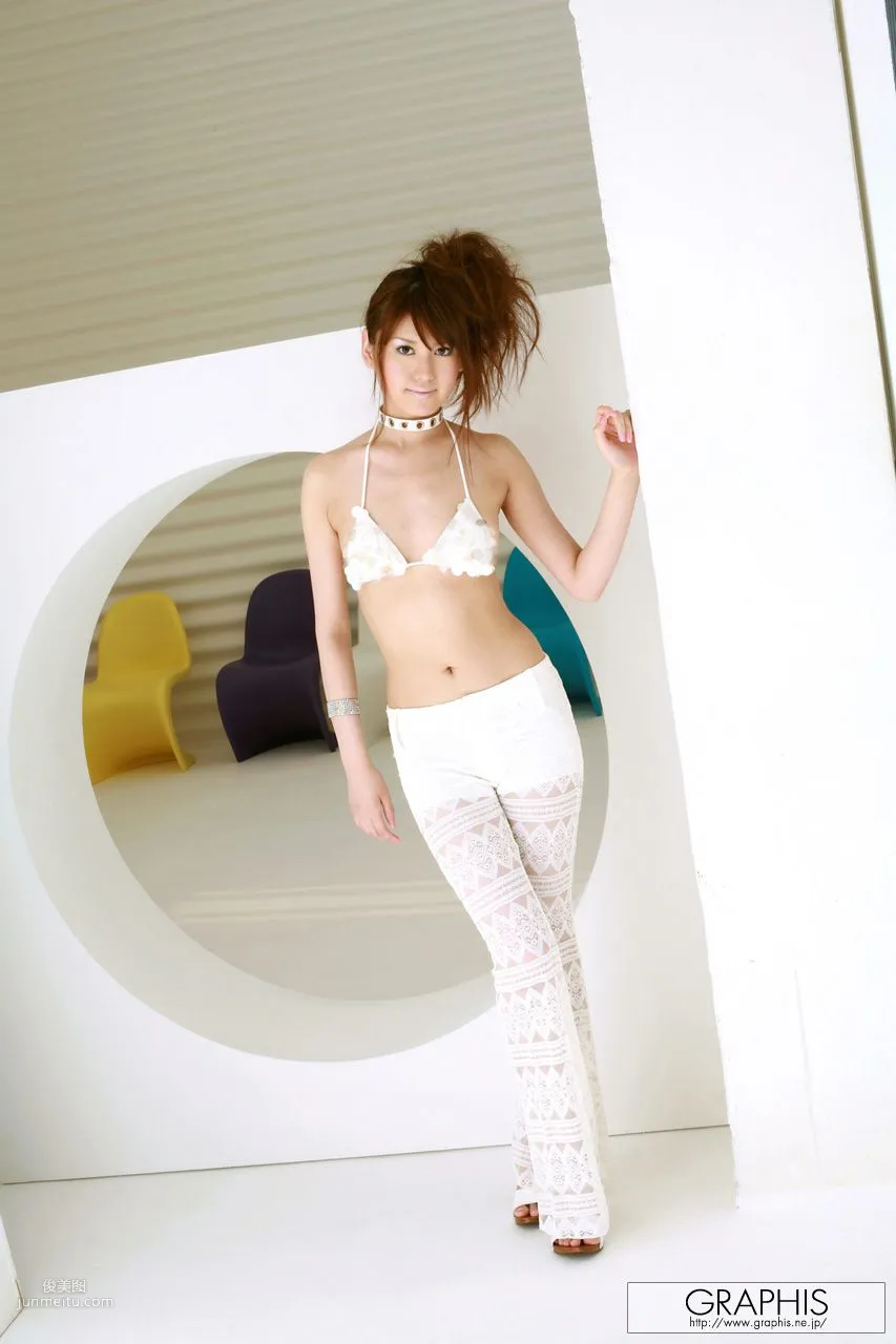 若瀬七海《Vivid and Alive》 [Graphis] Gals 写真集9