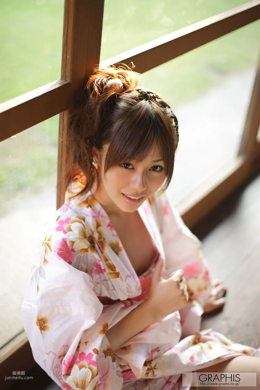瑠川リナ/琉川裡菜《Pure and Cute》 [Graphis] Gals 寫真集 18