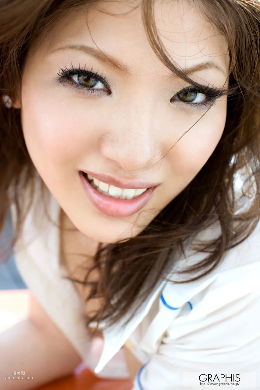 Aya Matsuki 松生彩 [Graphis] First Gravure 初脫ぎ娘 寫真集 17
