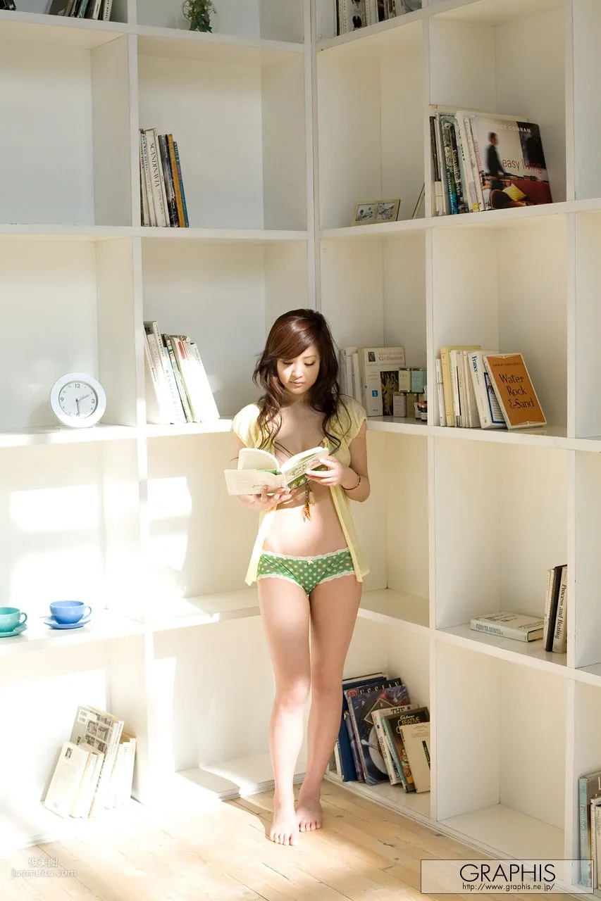 Suzuka Ishikawa 石川鈴華 [Graphis] First Gravure 初脫ぎ娘 寫真集 8
