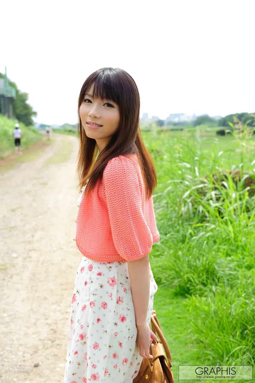 はるか真菜/遥真菜《First Love》 [Graphis] Gals 写真集1