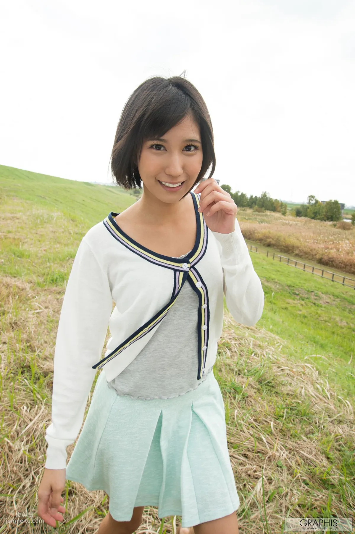湊莉久/湊莉久《Golden Curve》 [Graphis] Gals 寫真集 3