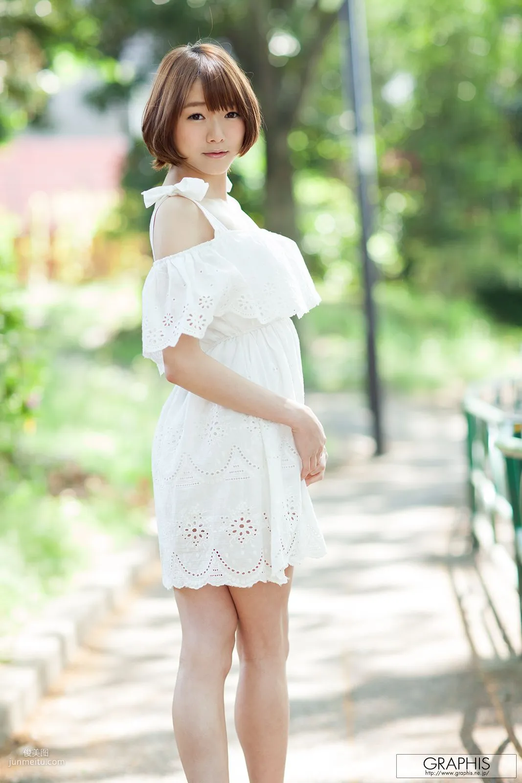 涼川絢音/涼川絢音 [Graphis] First Gravure 初脫ぎ娘 寫真集 1