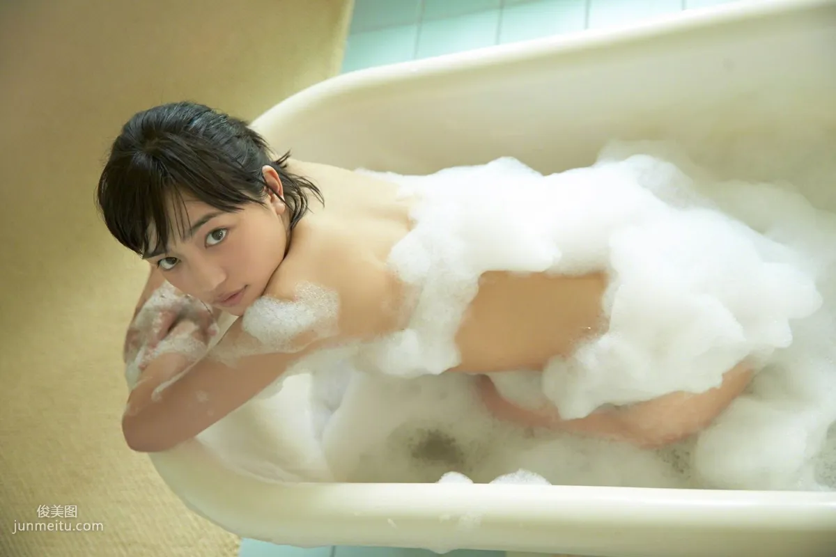 [Wanibooks] NO.132 Haruna Kawaguchi 川口春奈 写真集166