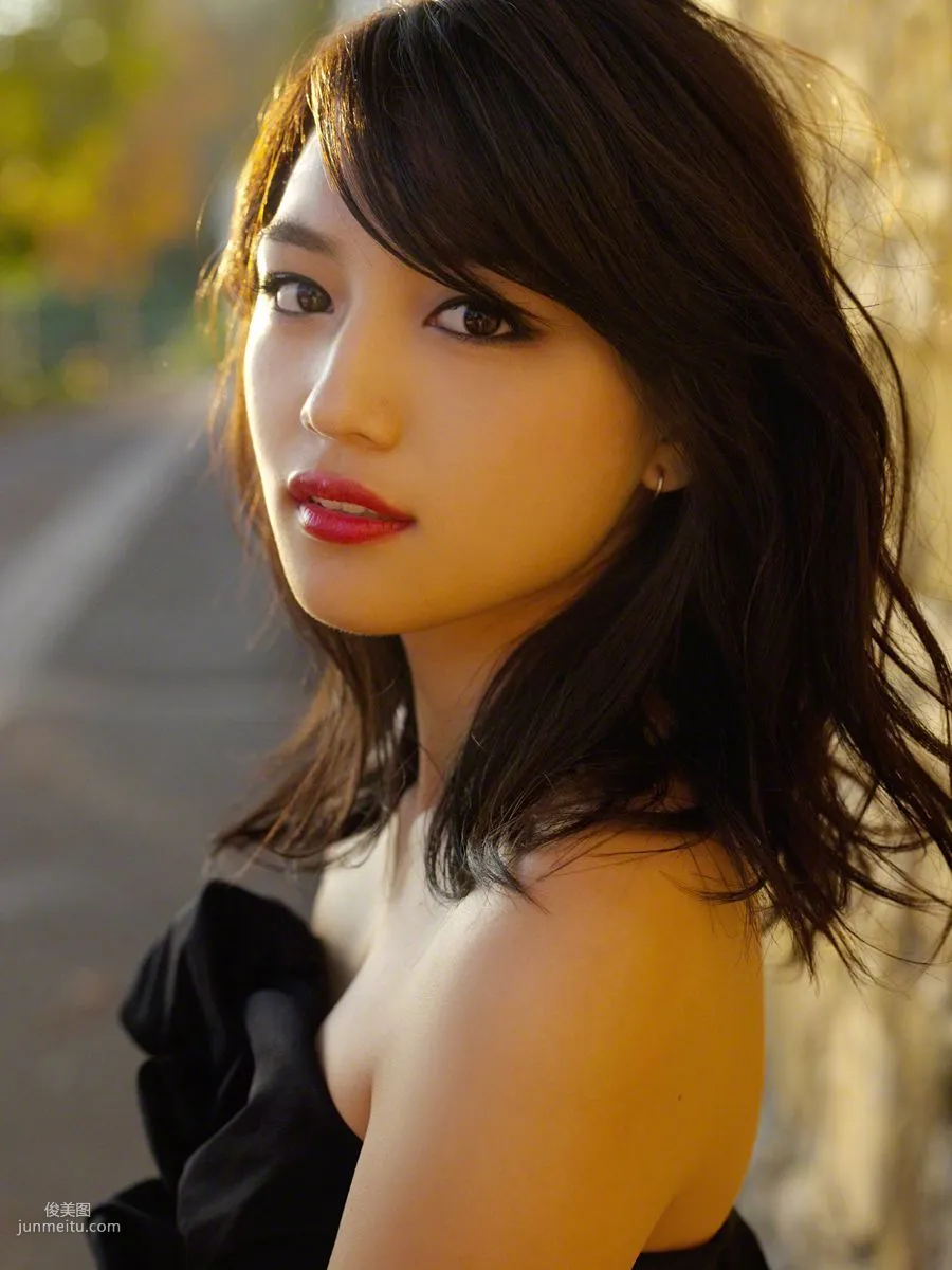 [Wanibooks] NO.132 Haruna Kawaguchi 川口春奈 寫真集 35