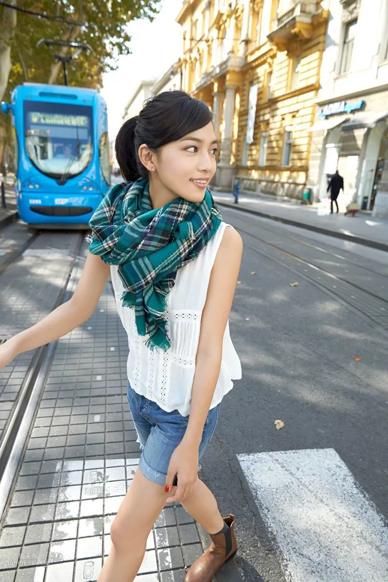 [Wanibooks] NO.132 Haruna Kawaguchi 川口春奈 写真集1