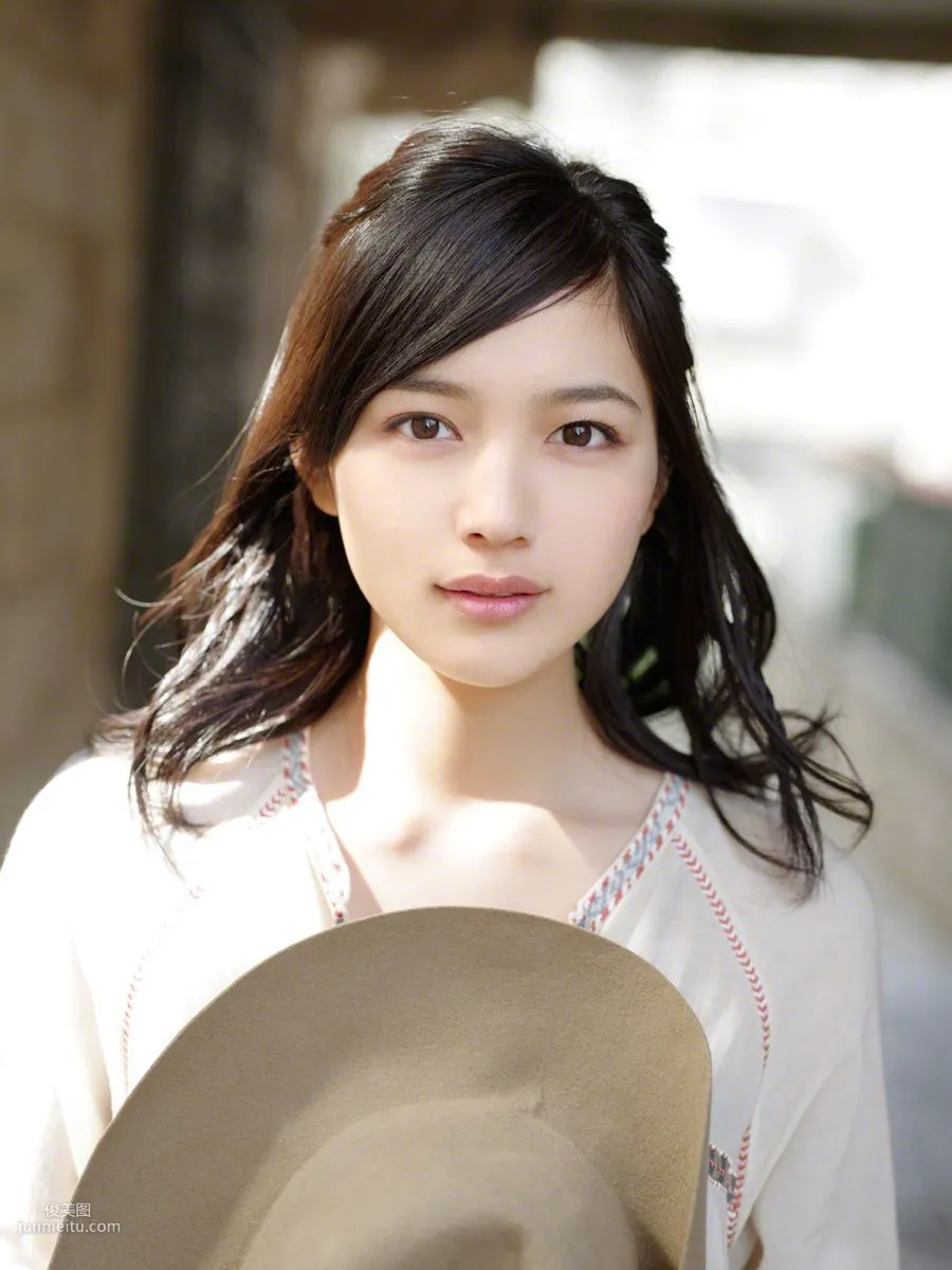 [Wanibooks] NO.132 Haruna Kawaguchi 川口春奈 寫真集 55