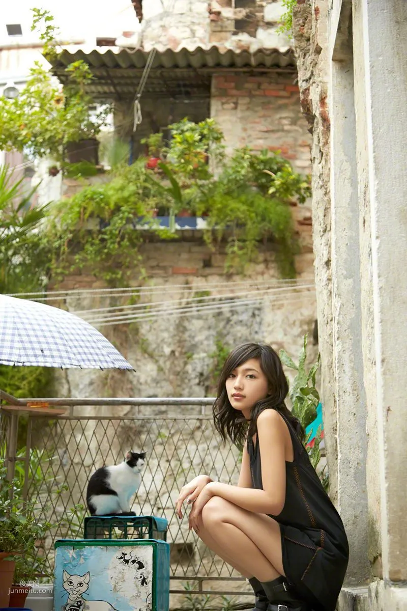 [Wanibooks] NO.132 Haruna Kawaguchi 川口春奈 寫真集 49