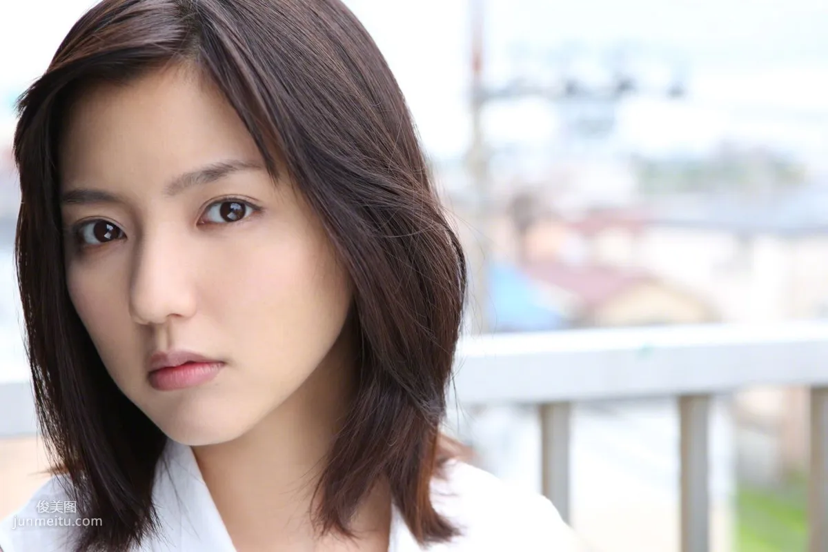 [Wanibooks] NO.131 Erina Mano 真野恵裡菜 寫真集 31