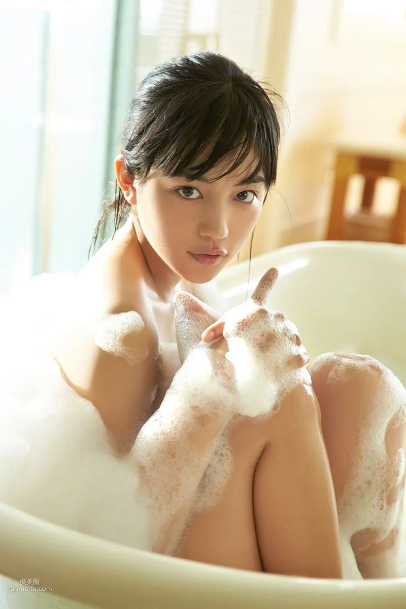 [Wanibooks] NO.132 Haruna Kawaguchi 川口春奈 寫真集 154