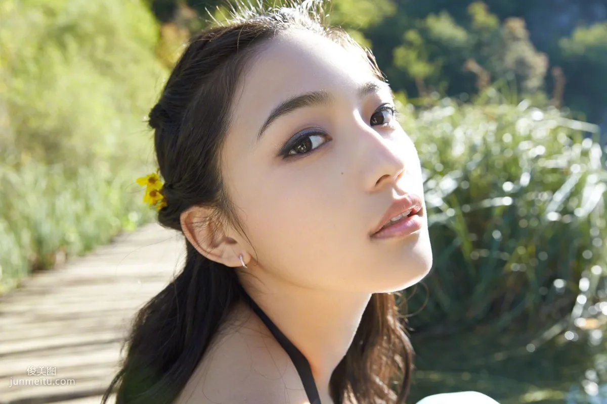 [Wanibooks] NO.132 Haruna Kawaguchi 川口春奈 寫真集 75