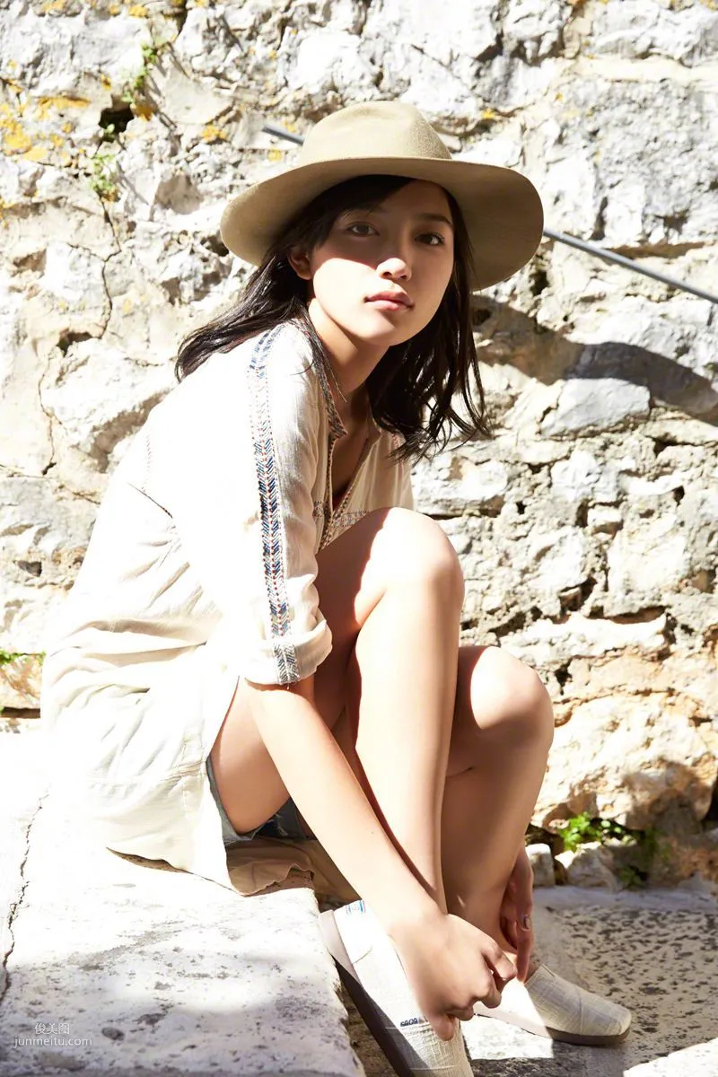 [Wanibooks] NO.132 Haruna Kawaguchi 川口春奈 寫真集 60