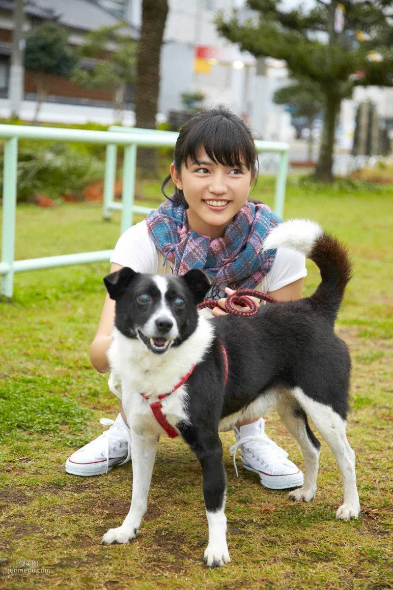 [Wanibooks] NO.100 Haruna Kawaguchi 川口春奈 写真集1