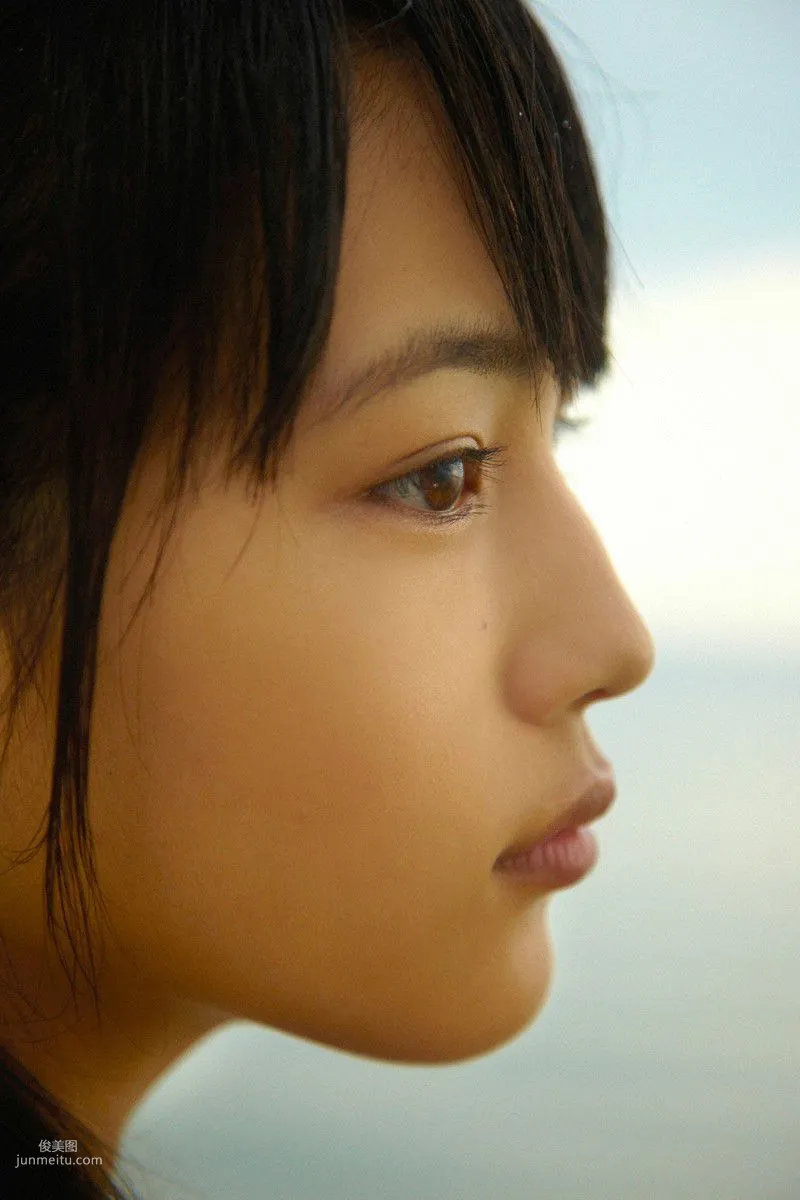 [Wanibooks] NO.100 Haruna Kawaguchi 川口春奈 寫真集 132