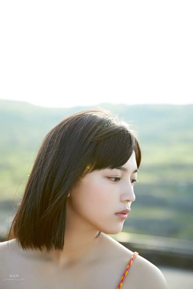[Wanibooks] NO.132 Haruna Kawaguchi 川口春奈 寫真集 66