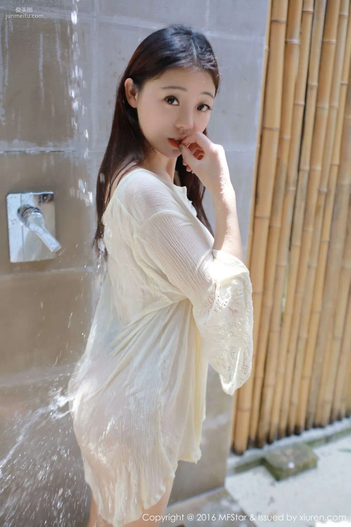 佘貝拉bella《濕身誘惑與激凸福利》 [模範學院MFStar] Vol.072 寫真集 35