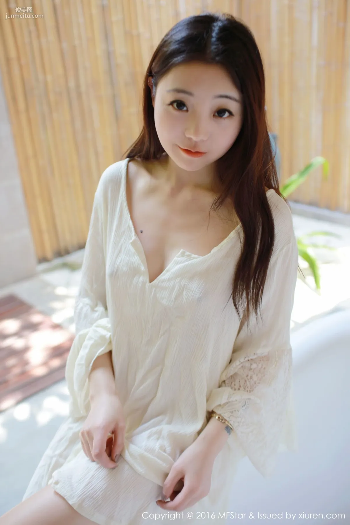 佘貝拉bella《濕身誘惑與激凸福利》 [模範學院MFStar] Vol.072 寫真集 2