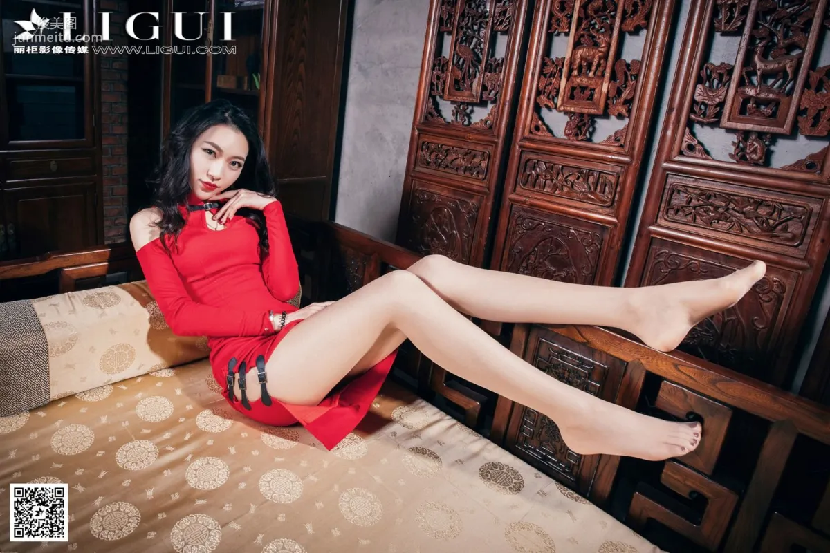 Model 文欣《古典紅色旗袍》 [麗櫃] 絲襪美足寫真集 23