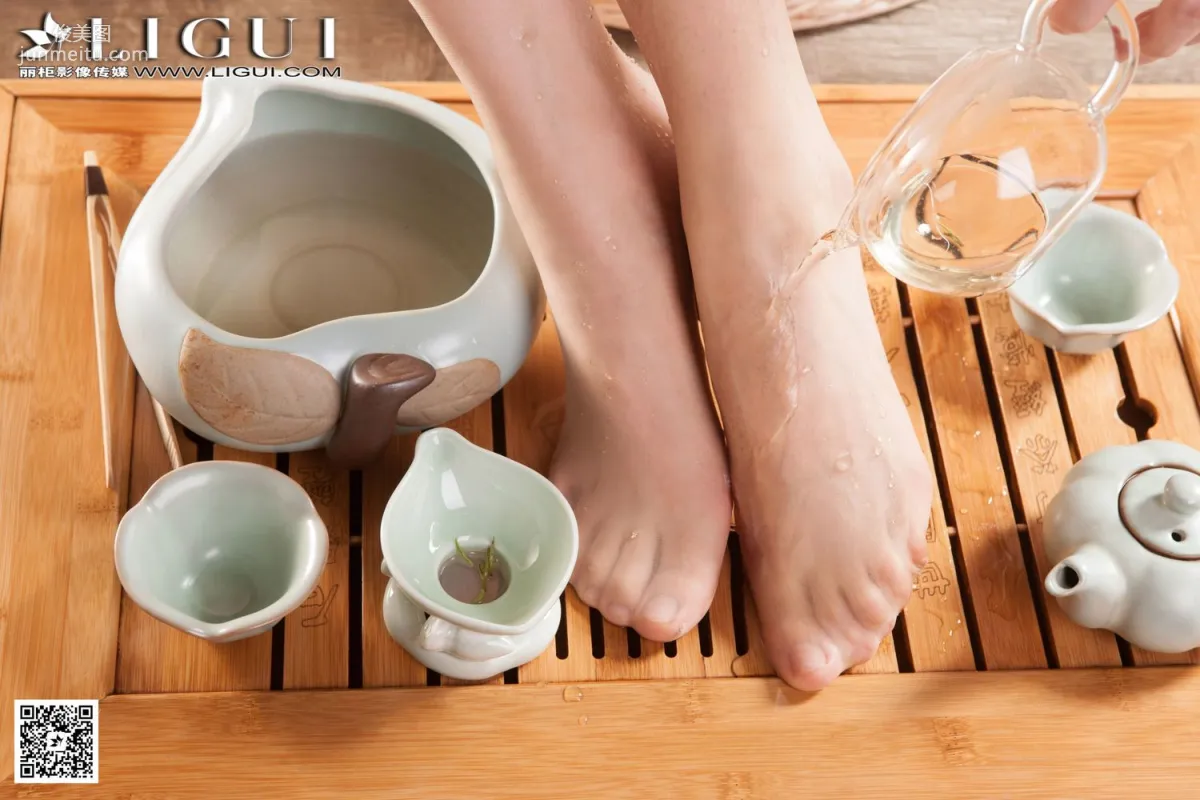 婷婷《旗袍茶道》 [麗櫃] 美腿絲足寫真集 19
