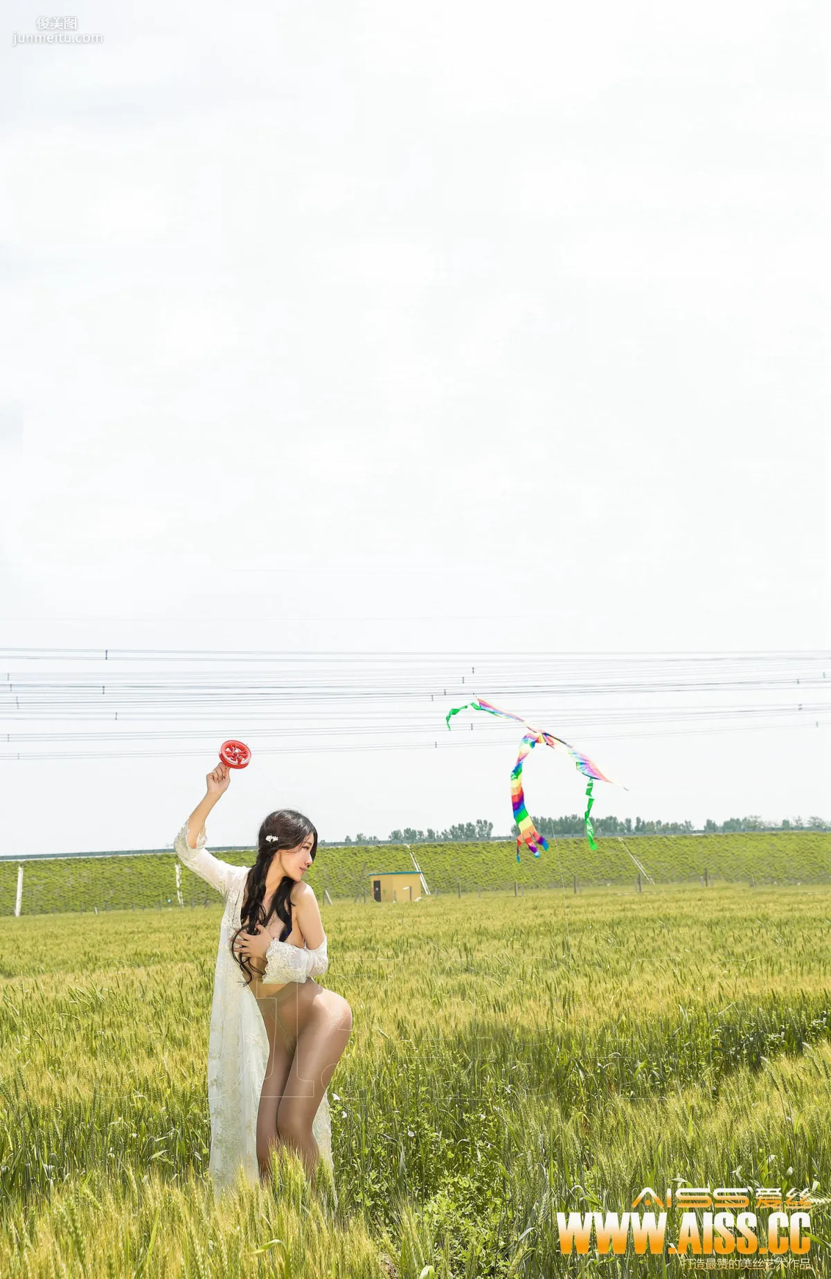 美昕《麥田騎行者》 [AISS愛絲] F5019 寫真集 8